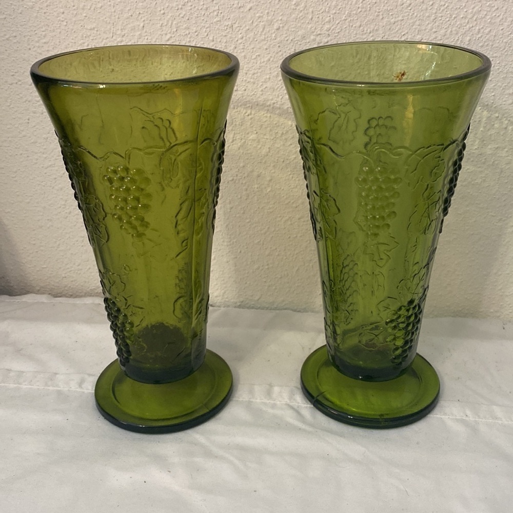 Indiana Colony Green Glass Harvest Grape Vase set of 2. Vintage.​